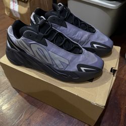 adidas Yeezy Boost 700 MNVN (Metalic)