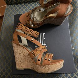 Pelle Moda Womens Wedge 7 1/2M New