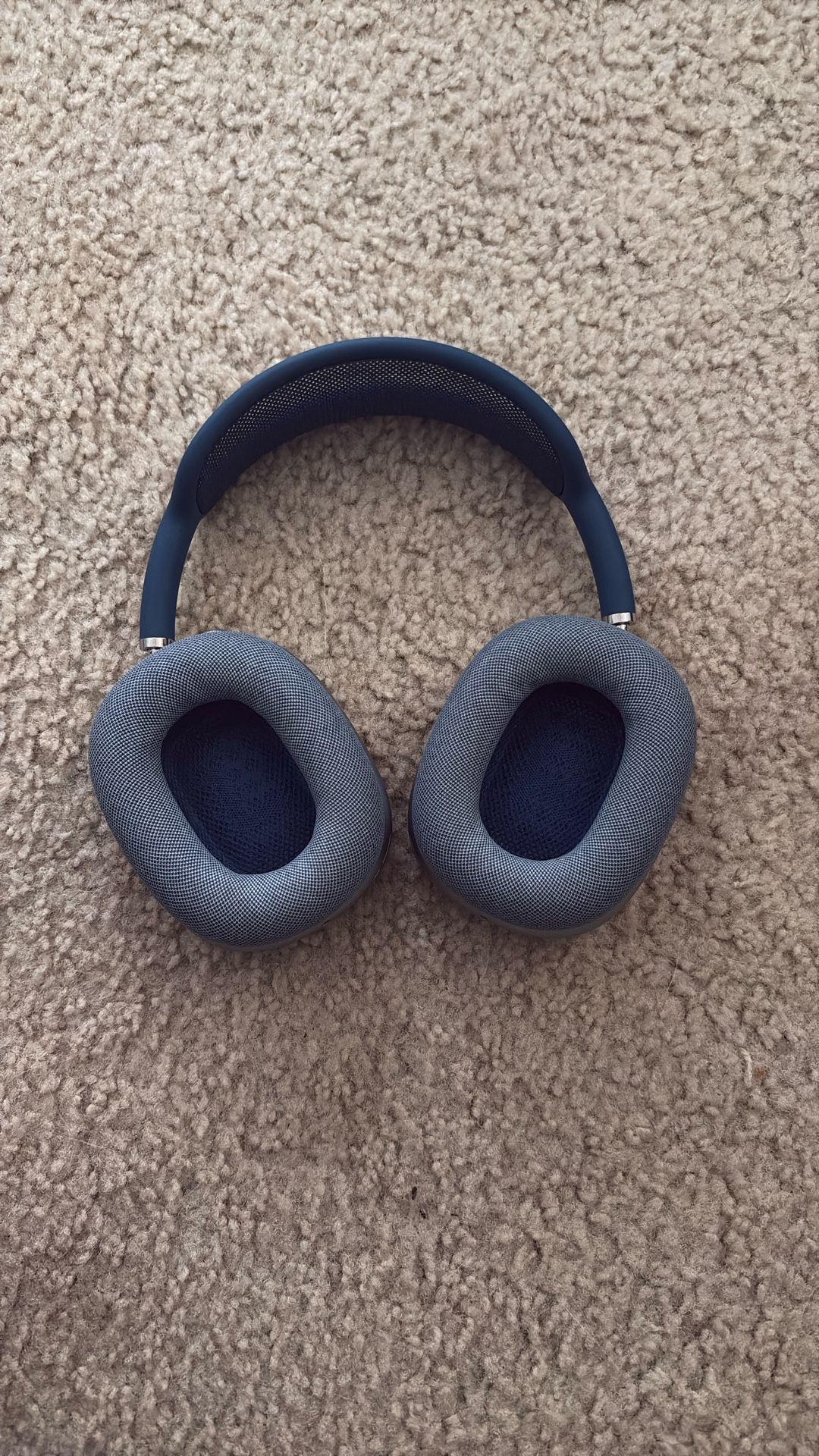 AirPod maxes blue