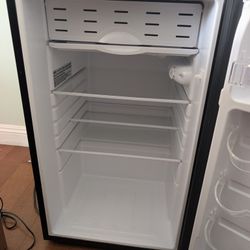 Magic Chef mini fridge with freezer compartment