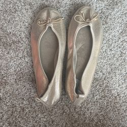 BRAND NEW GOLD FLATS
