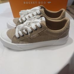 Cheery Textured Tan Sneaker
By Rocket Dog Size 9.5