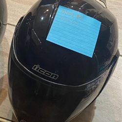 MOTORCYCLE HELMET (DO NOT WASTE MY TIME/ ONLY MESSAGE IF UR READY TO PICK UP/BUY!!!)