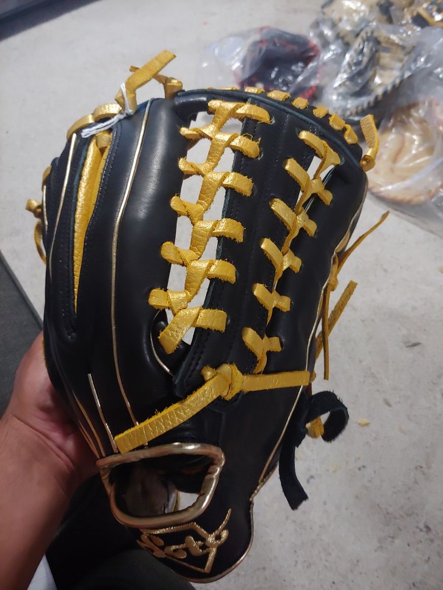 Baseball glove made in Mexico
