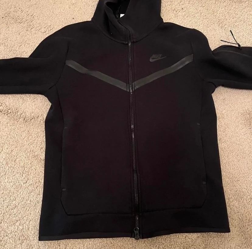 Black Nike Tech Fleece