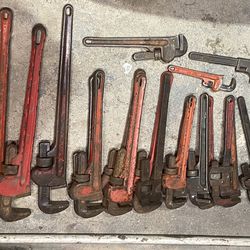 Set Of 20 Mix  Pipe Wrenches Looking For Work   All Together Not Separated
