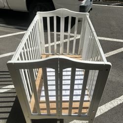 Foldable Baby Crib 