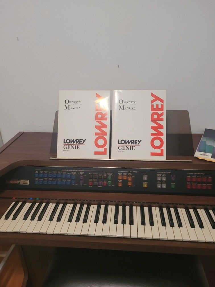 Lowrey Organ