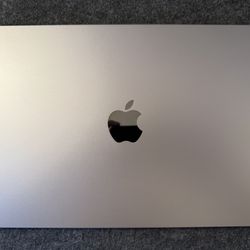 MacBook Air M2 13.6” 