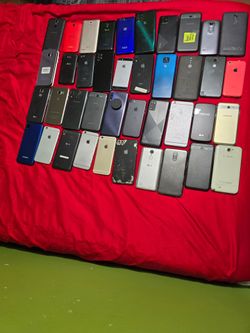 Lot of Phones 40PC Parts, Restoration needed