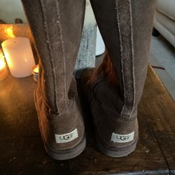 Women’s Tall Size 8 Brown Uggs.  Only Worn A Few Times 