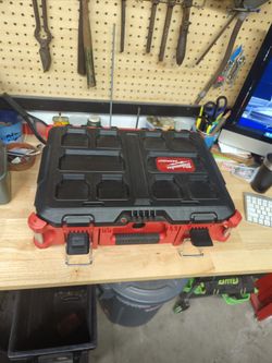 Milwaukee 22in Medium Packout Tool Box