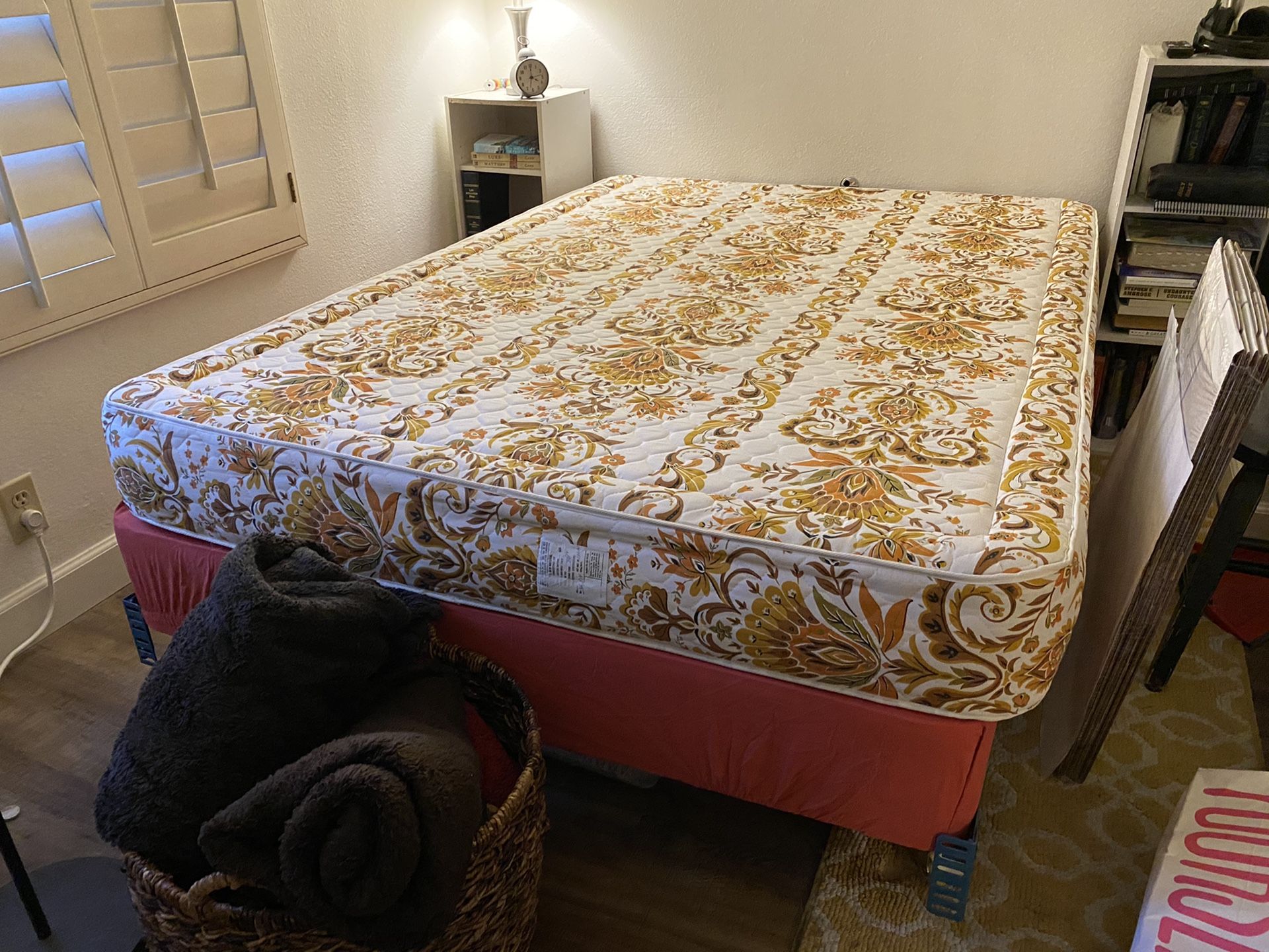 Mattress + frame