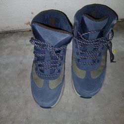 Sketchers Boots Or KEENS