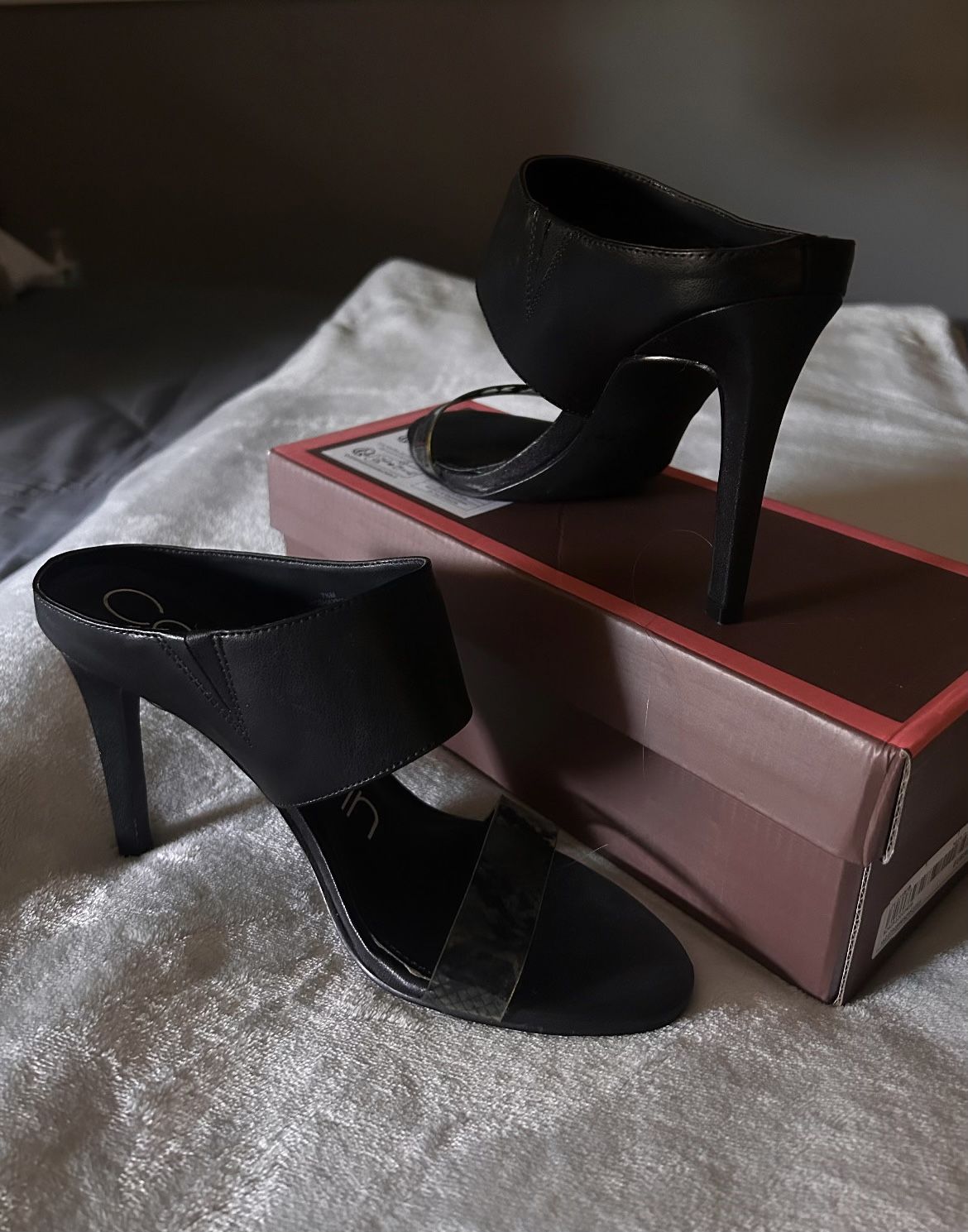 Black Leather slip-on Calvin Klein heels Size 7.5M (In great condition)