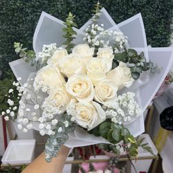 Dozen White Beautiful Bouquet 