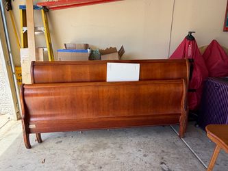 Ethan Allen Cherry Wood  Sleigh Bedframe