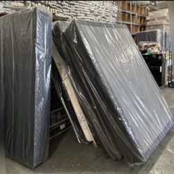 Queen Size Mattress And Box Spring 
