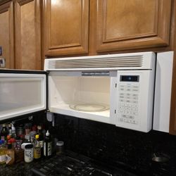 2 Matching Appliances Whirlpool Gold