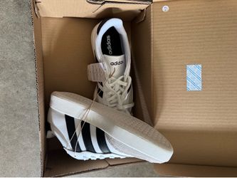 Brand new - Adidas Barreda - Women size 8