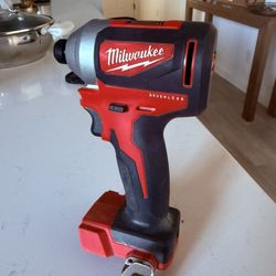 Milwaukee M18 - 1/4” Impact Driver 
