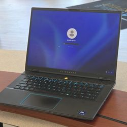 Alienware M16 R2 Intel Ultra 9 32GB 1TB