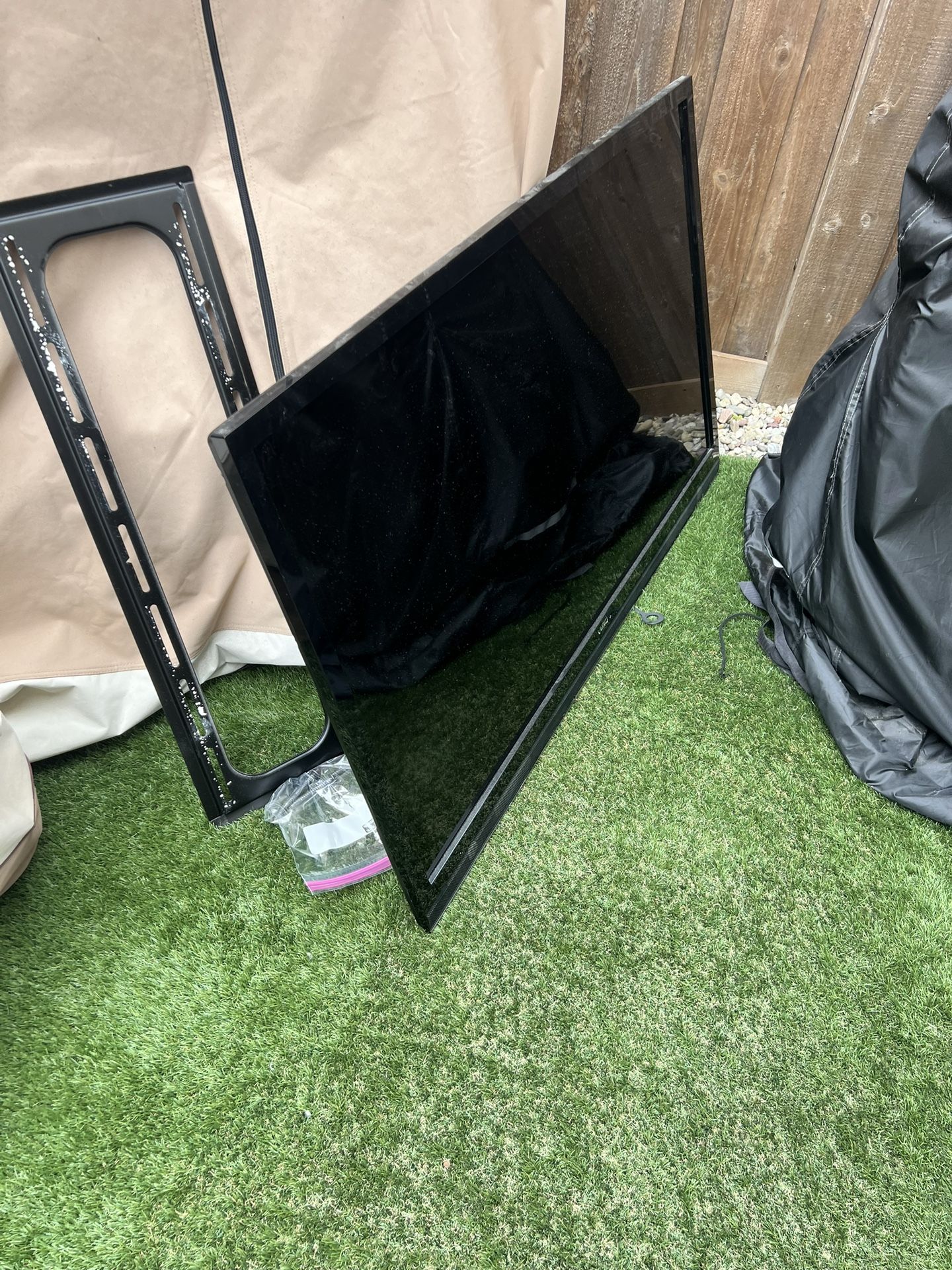 42” Vizio Tv With Tv Mount.  No Remote Available.  