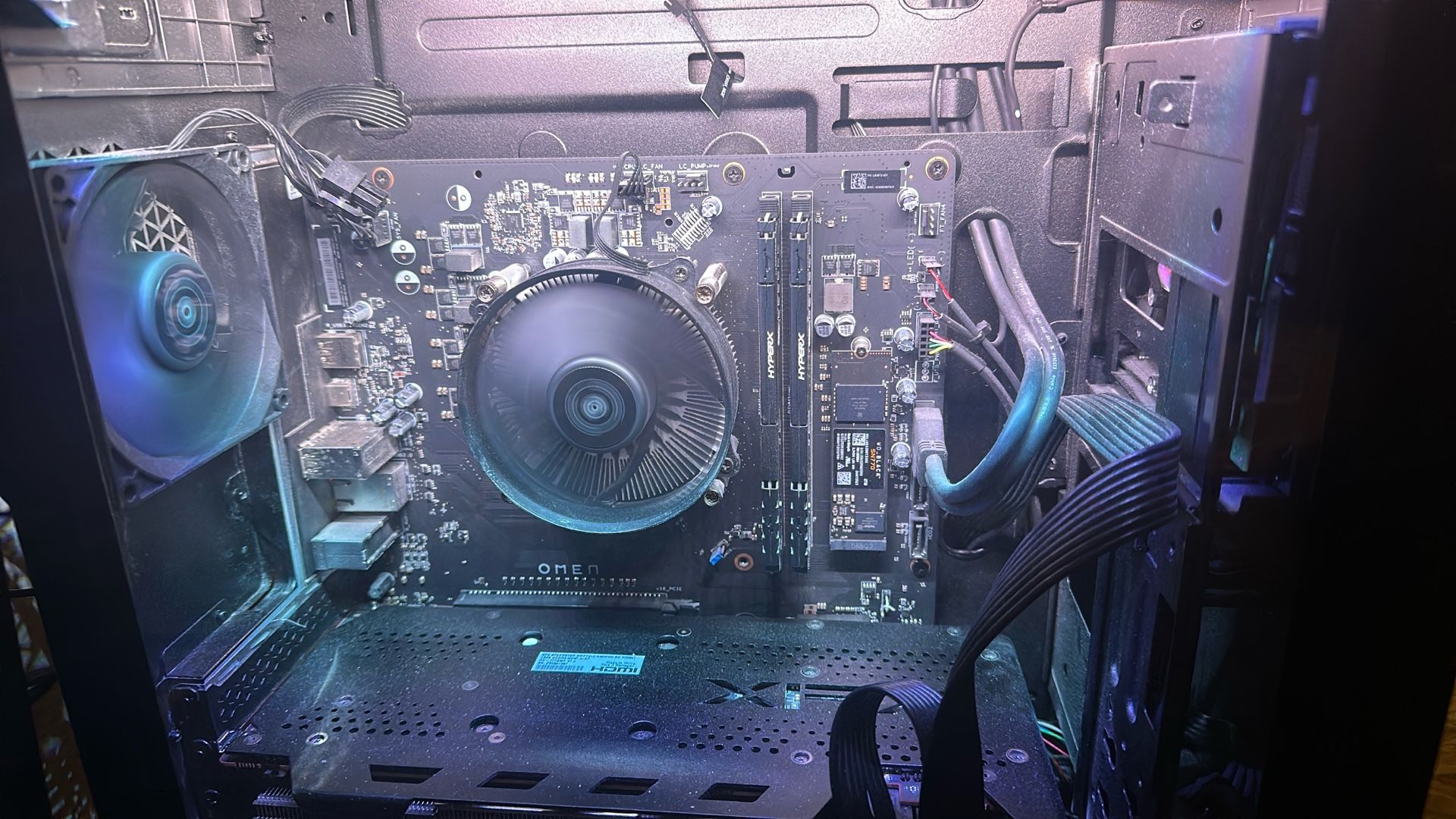 HP Omen Gaming PC – RX 7700 XT, Ryzen 7, 2TB SSD – For 1440p Gaming