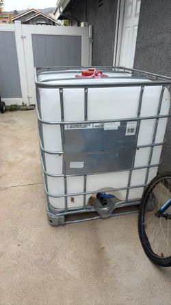 275 Gallon Water Tank- Brand New and clean