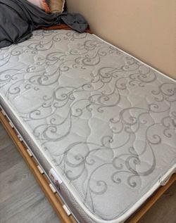 Stackable trundle Bed