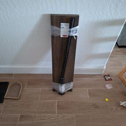 Rubbermaid Shelf w Brackets Chestnut Oak