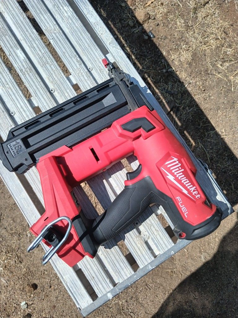 Milwaukee Nail Gun 18 Gauge Band New In Box!!