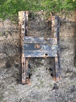 Gooseneck plate with rails