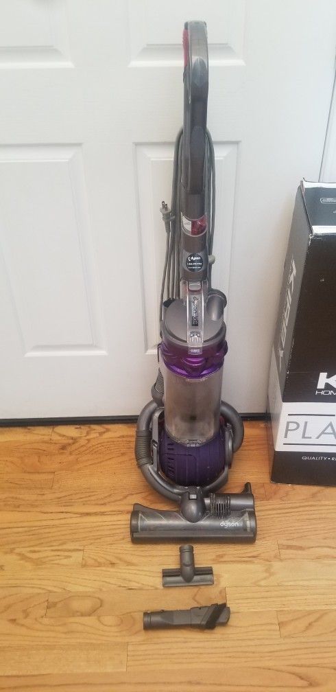 New Cond DYSON ANIMAL DC25 VACUUM WORKS EXCELLENT  , AMAZING POWER SUCES  , IN THE BOX  