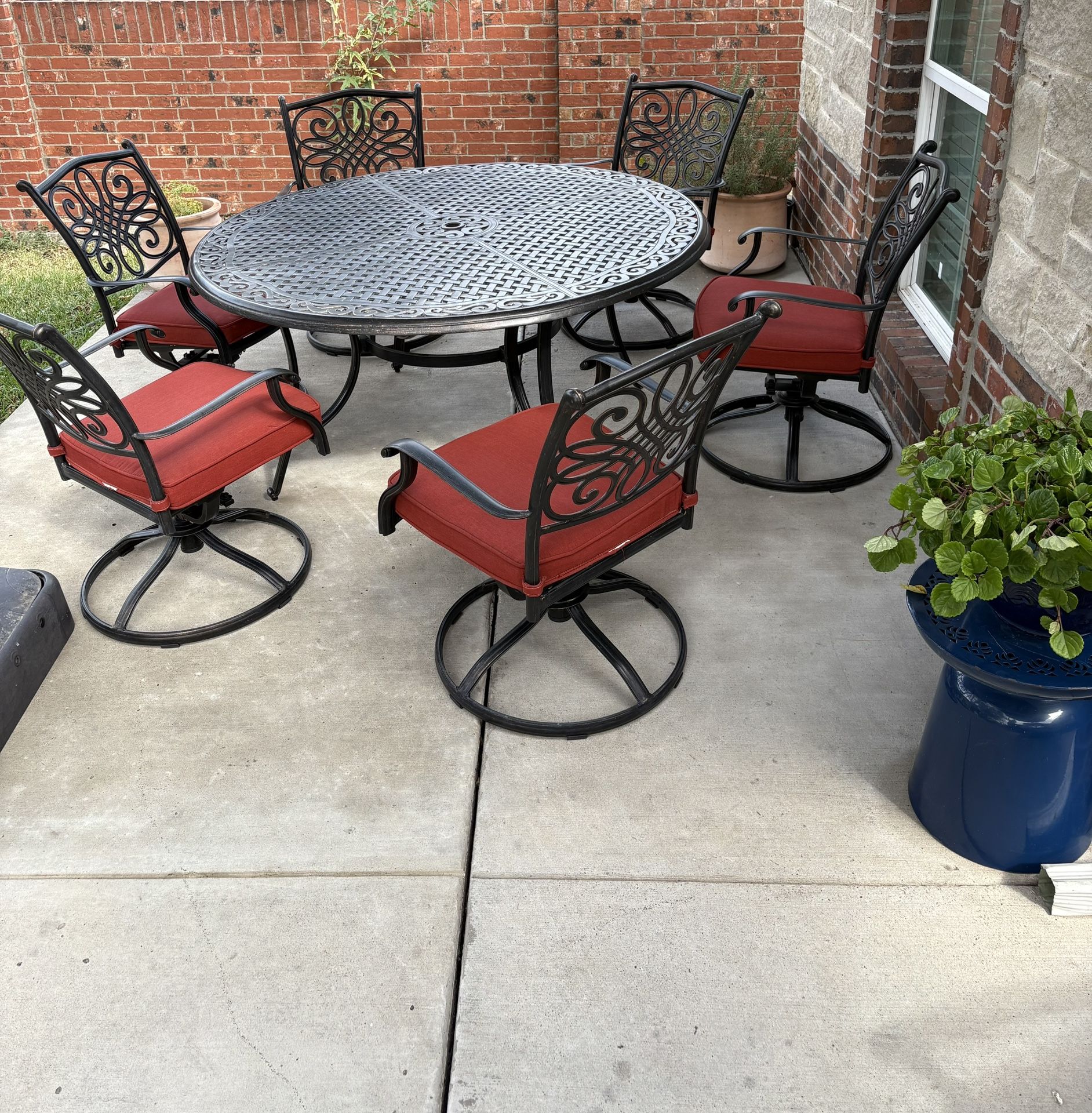 Patio Furniture Excellent Condition 