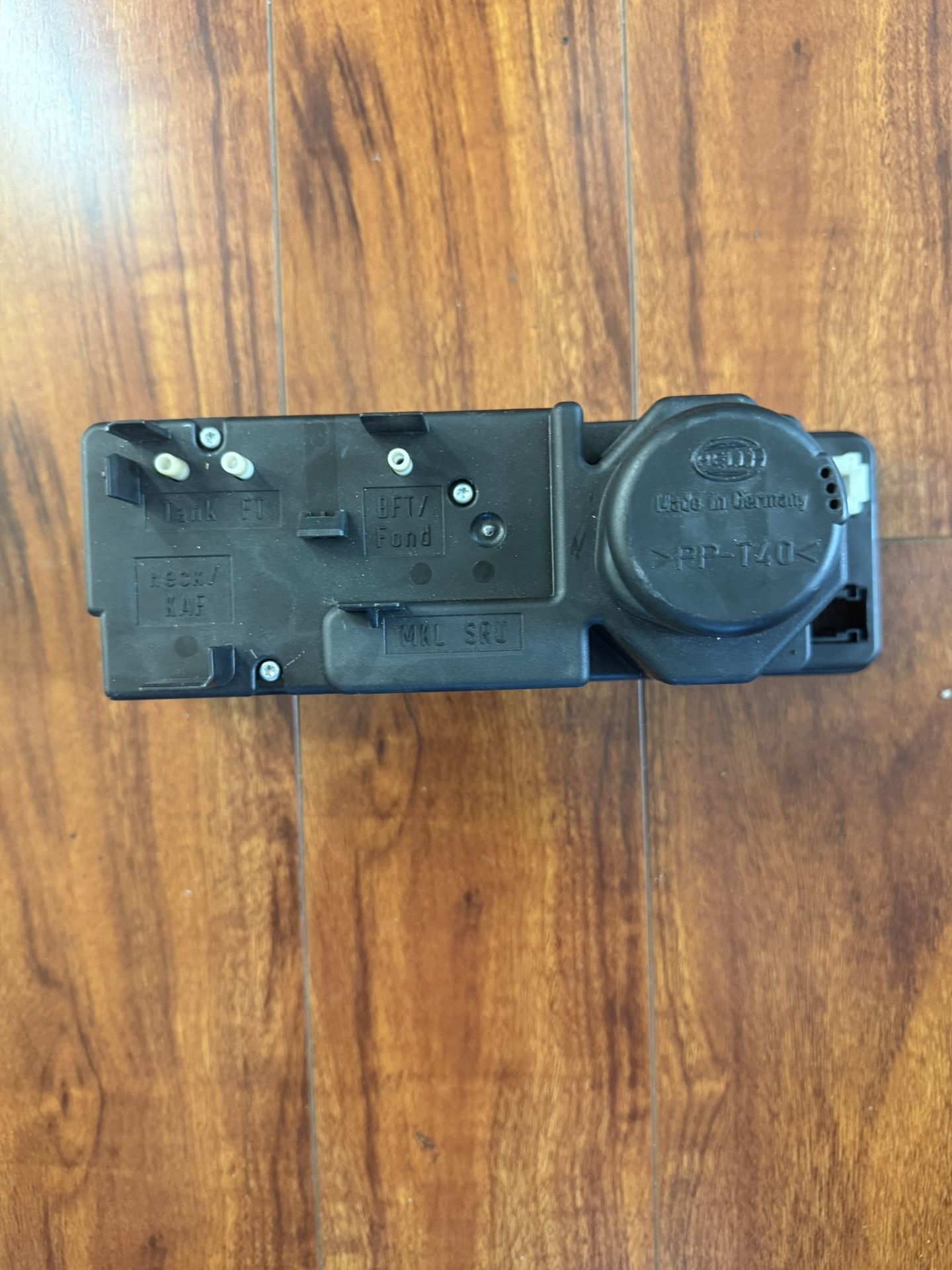 97-04 Mercedes R170 SLK230 SLK320 SLK32 AMG Central Door Locking Vacuum Pump OEM