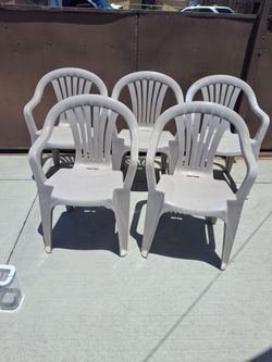 Sillas de plastico  5 por $25