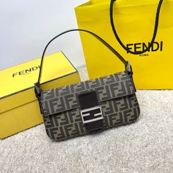 Women's classic shoulder bag