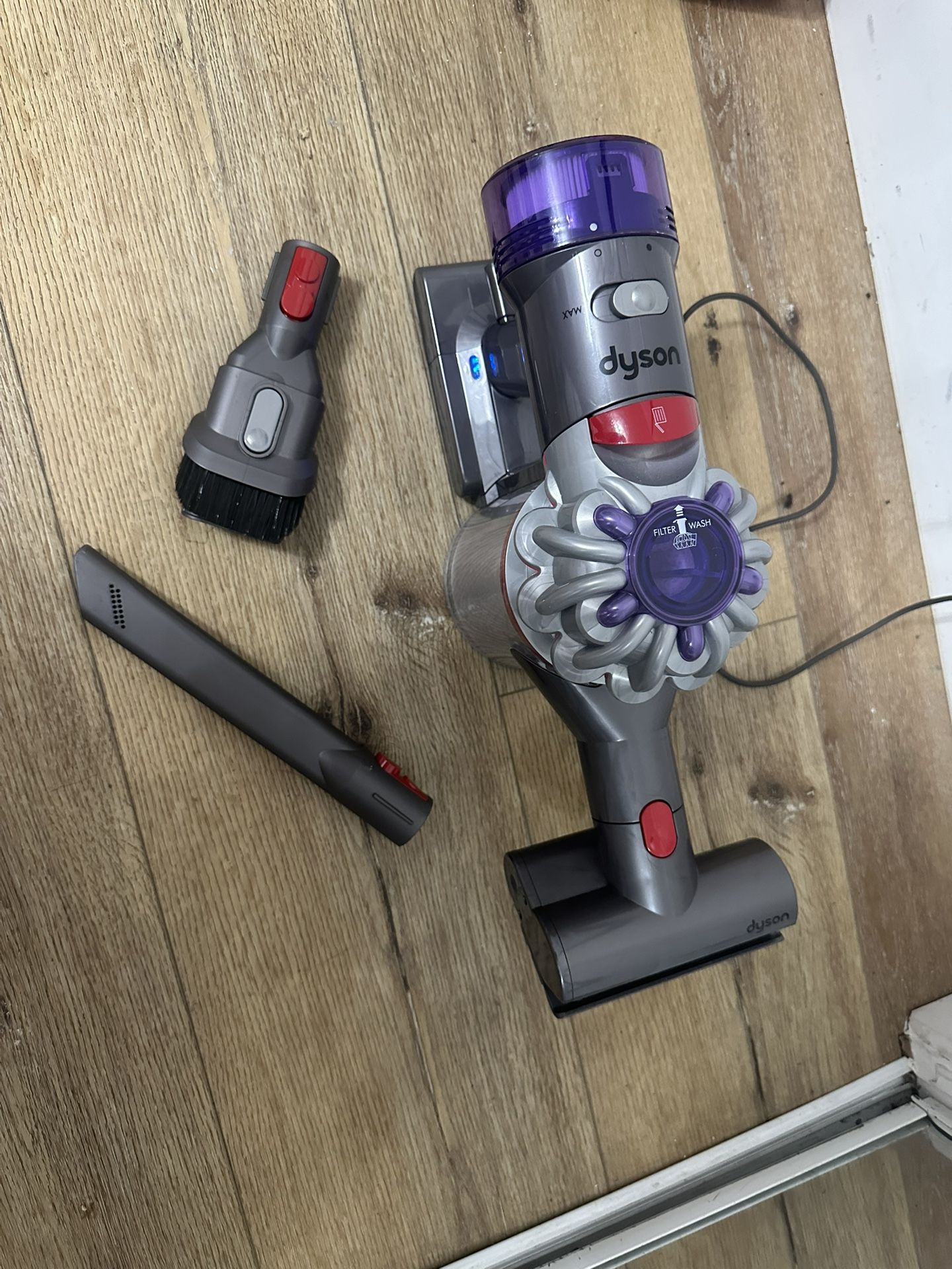 DYSON VACUUM - Like New - Barely Used ✅ $130 FIRMED FINAL PRICE ✅ Retail value $350