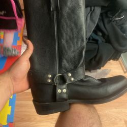 Black Boot 