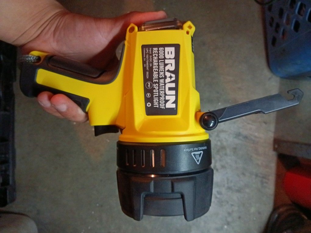 BRAUN 6000 LUMENS WATERPROOF RECHARGEABLE SPOTLIGHT A