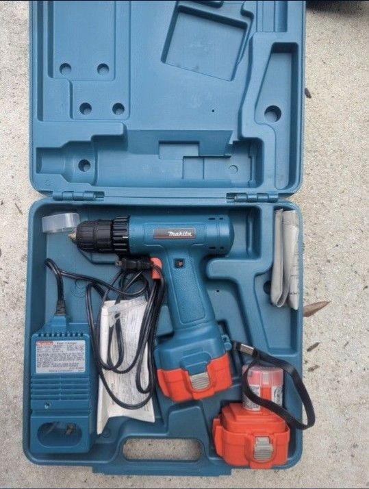 Makita 6222D Cordless 3/8" Power Drill and Charger BRAND NEW NEVER USED