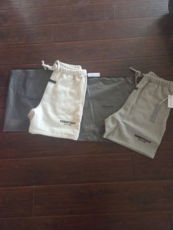 ESSENTIALS SHORTS