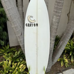 Surfboard 6’7” x 21.30 x 2.70