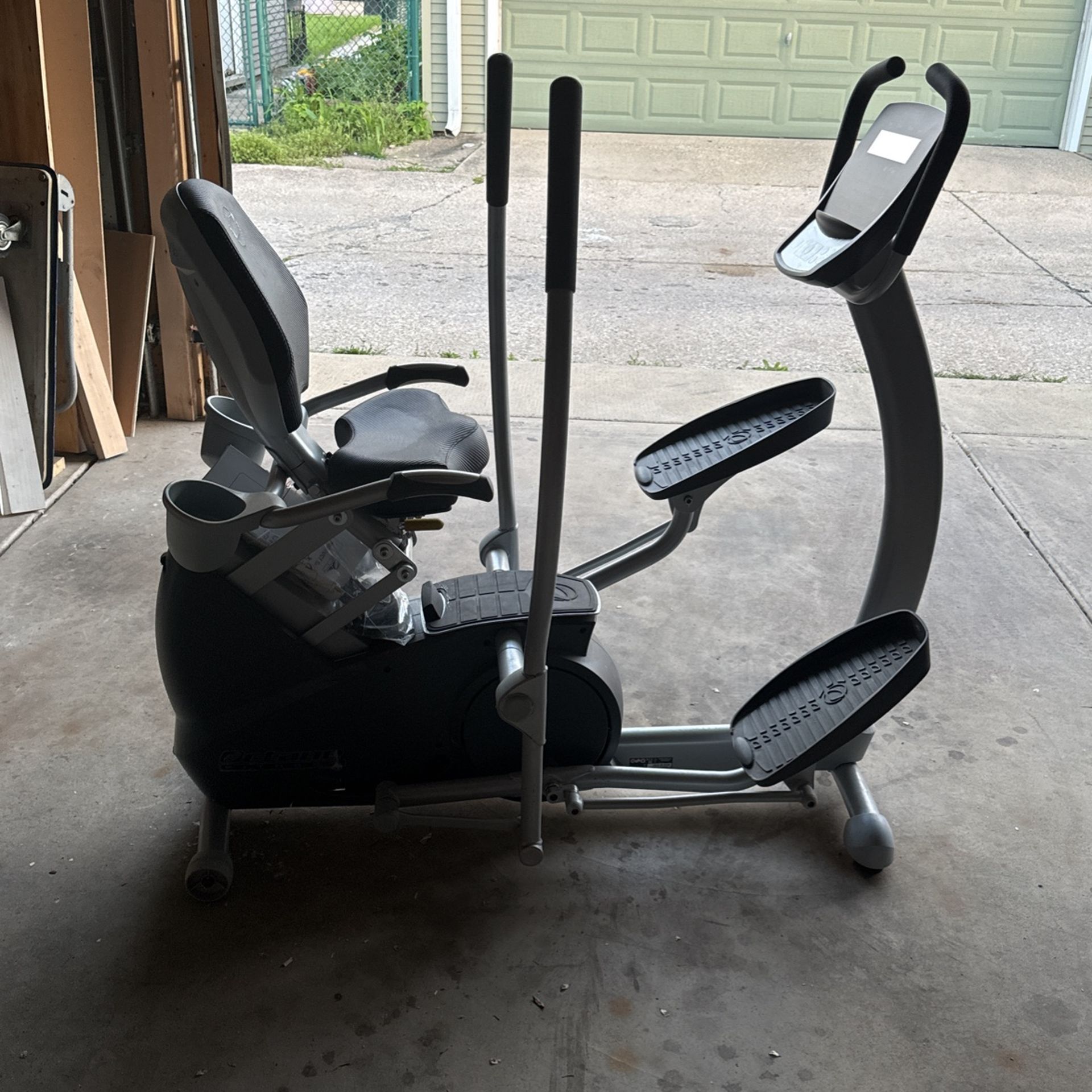 Octane fitness elliptical Xr4
