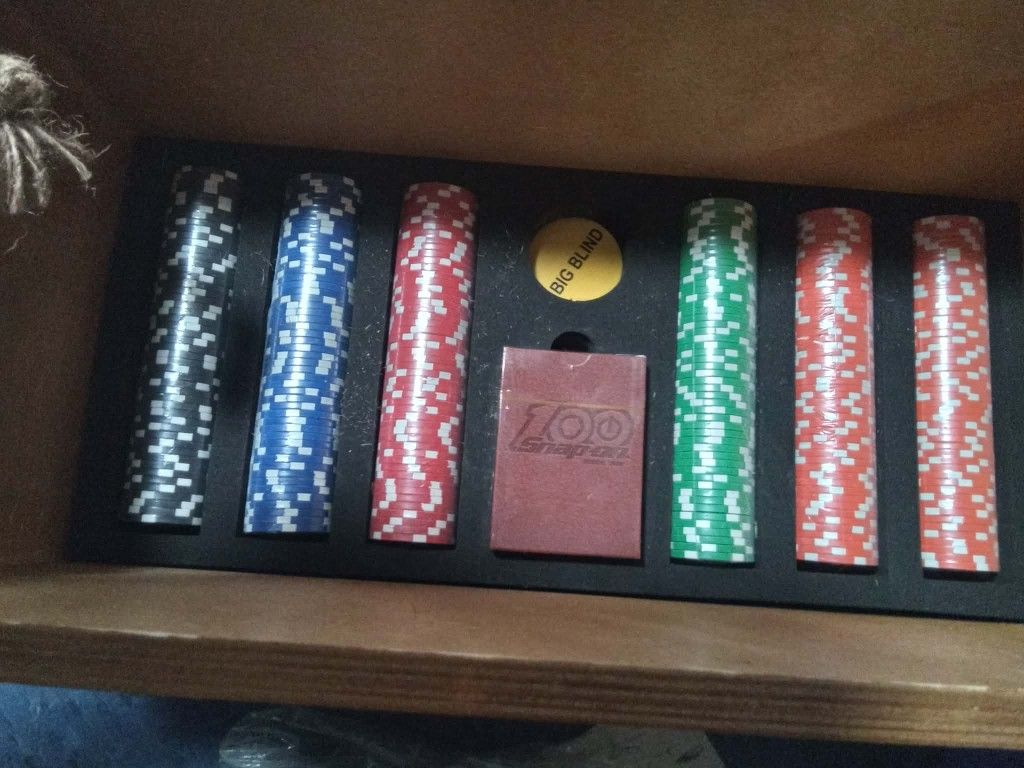 Bran New Poker Kit 100th