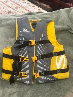 Youth life vest
