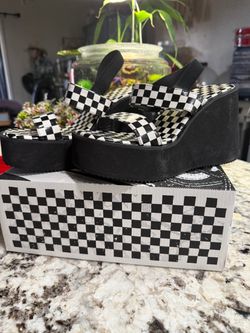 8.5 checkered wedge