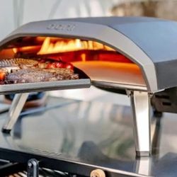 Ooni-Koda-16-pizza-Oven-with-pizza-peel