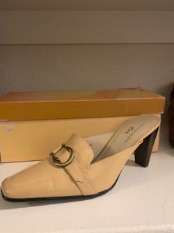 Ladies shoes